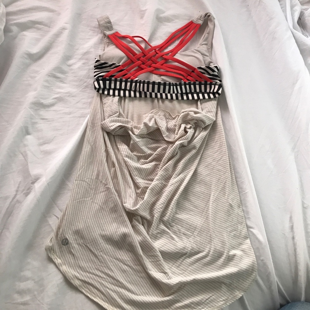Lululemon tank with bra built in, Sz 6, Excellent Condition